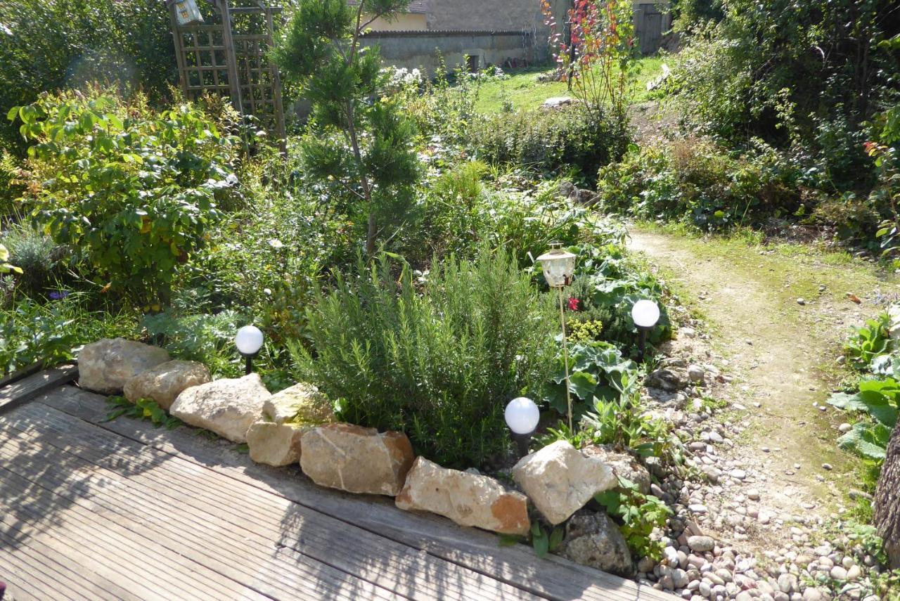 Holiday home Dans Un Jardin *